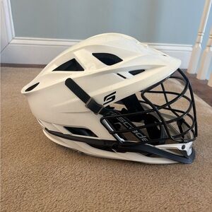 Men’s Cascade S lacrosse helmet.